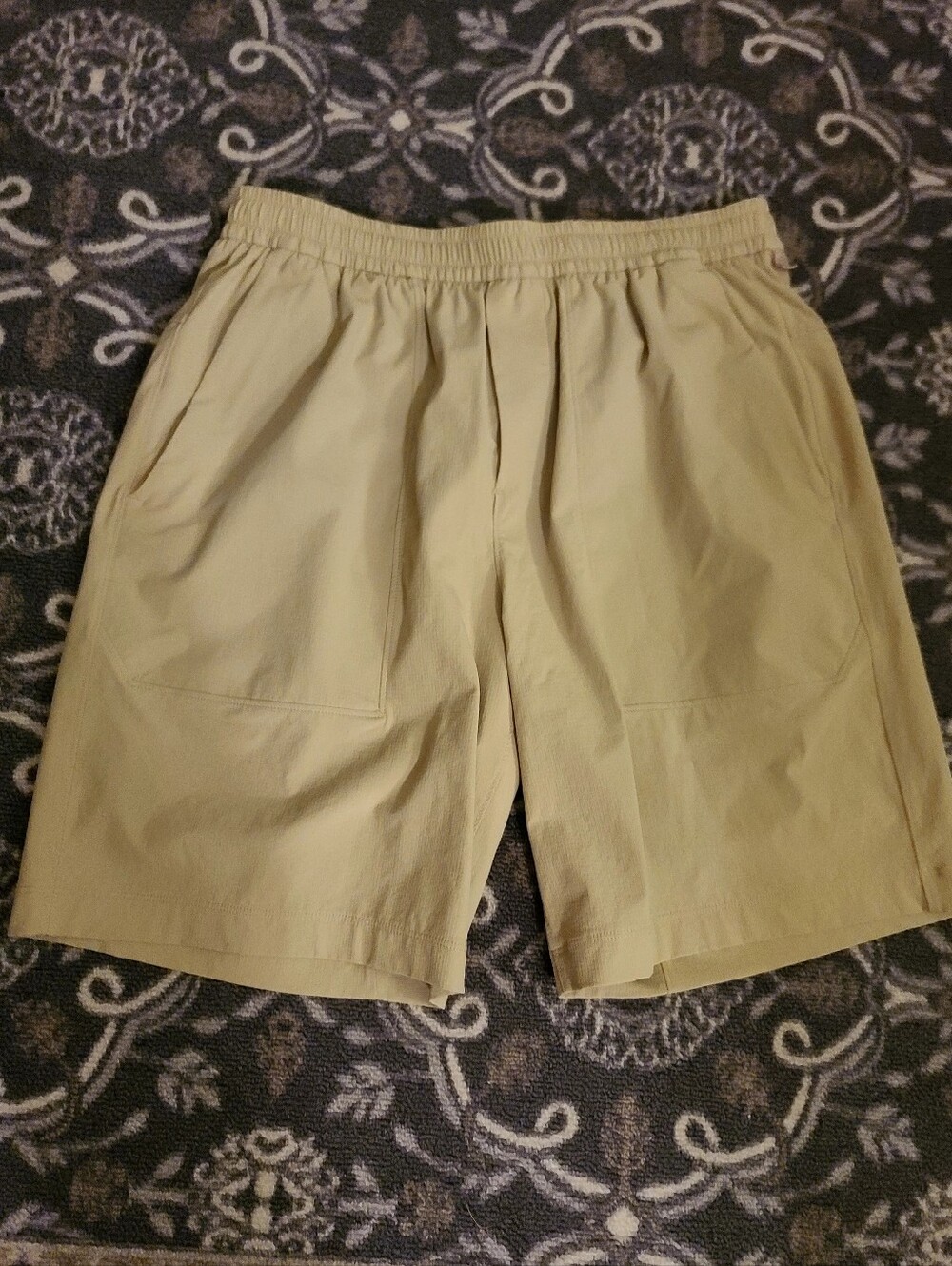 Men's M, Lululemon Bow-line Elastic-Waist, 8 Inch Khaki Shorts